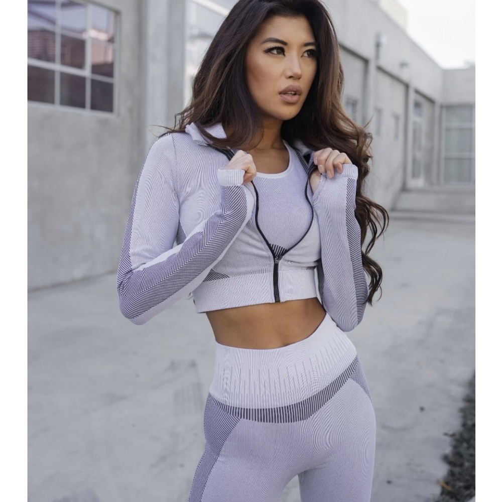 Astoria activewear seamless black grey full set bra jacket yoga pants medium